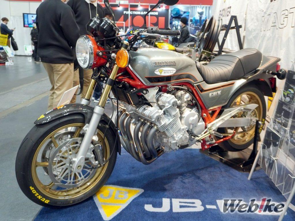 6 cylindres droits refroidis par air avec un nouveau bras oscillant : Honda CBX1000 entièrement personnalisée par BITO R&D