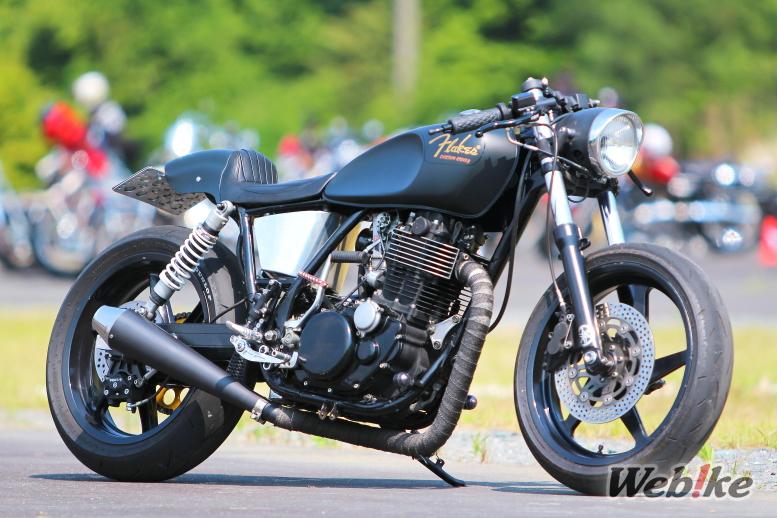 Le mélange unique de performance et de style de FLAKES : Yamaha SR500 Custom