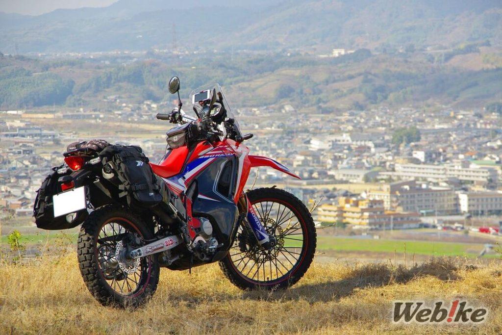Coller, Protéger, Emballer : Personnalisation de la HONDA CRF250 RALLY