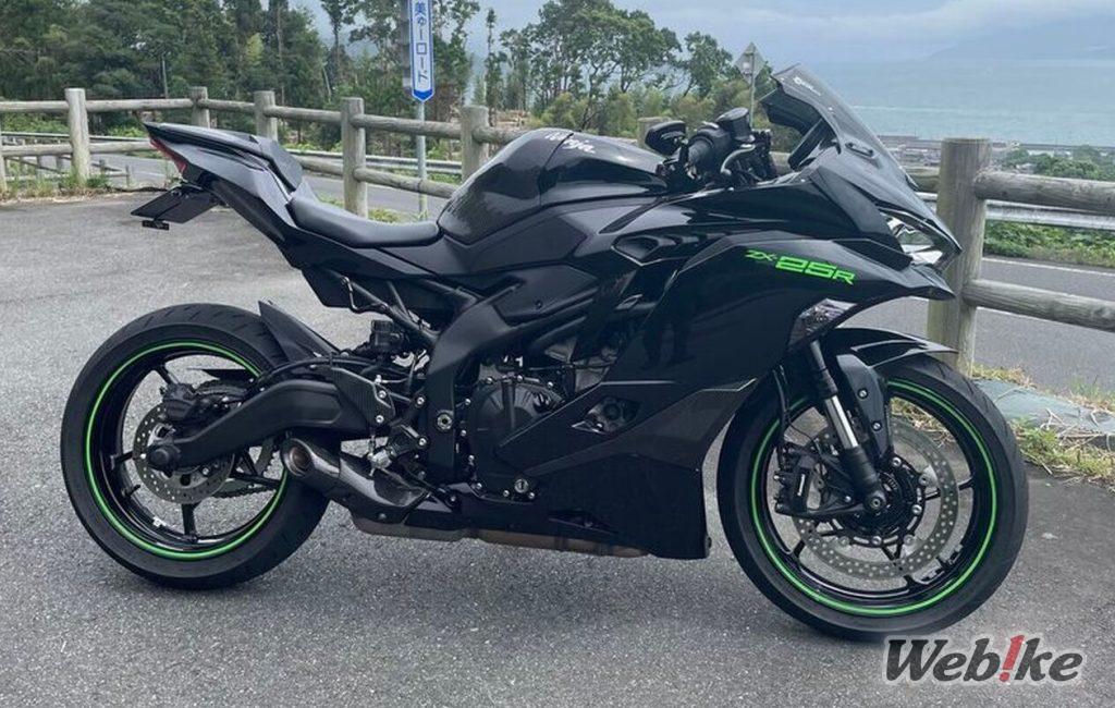Détails réfléchis : KAWASAKI ZX-25R Custom