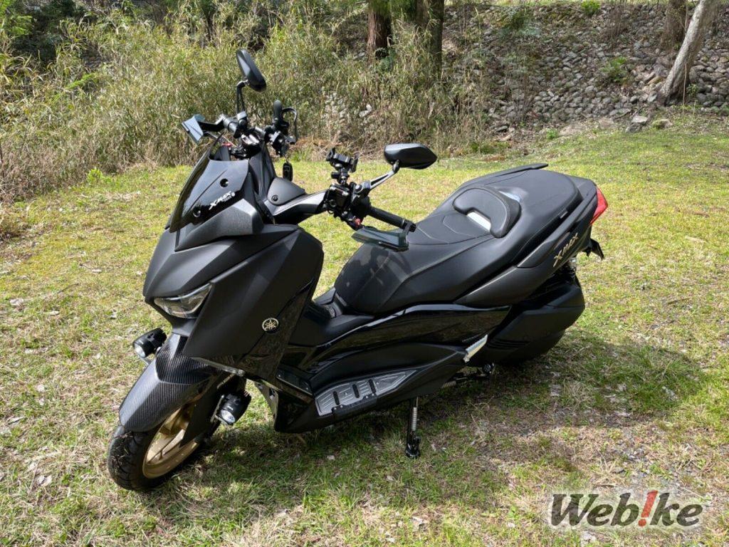 Une moto qui fait des trajets quotidiens un plaisir : YAMAHA XMAX 250 Custom