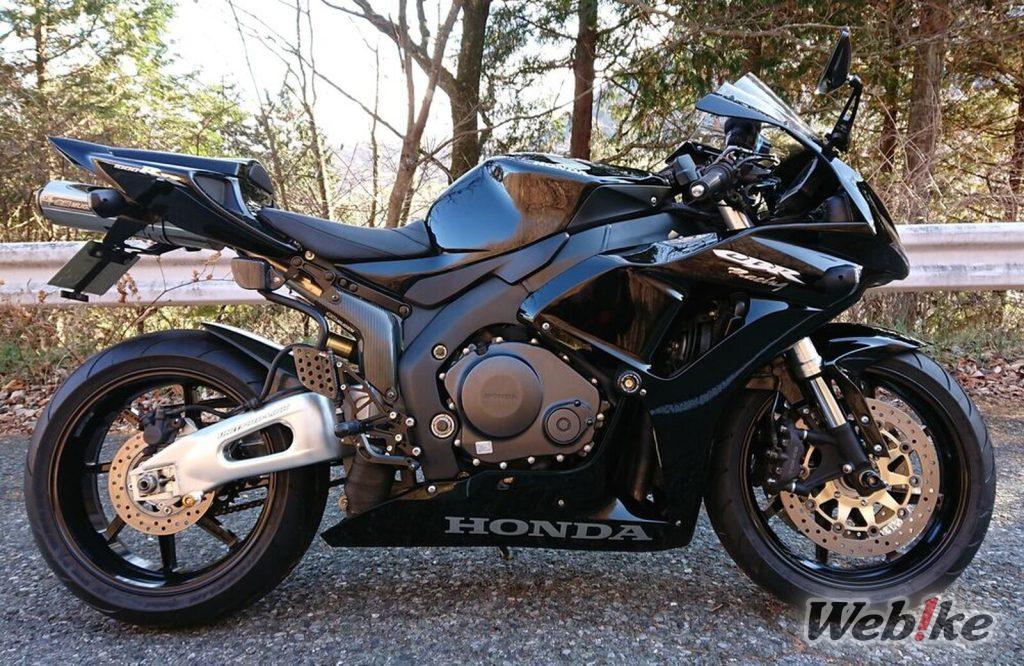 Style sous la queue : HONDA CBR1000RR Custom