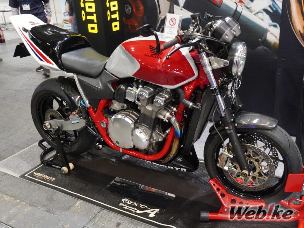 La CB1300SF Racer Custom de Yamamoto Racing est désormais homologuée pour la route ! Avec le nouveau système d’échappement Spec-A [Osaka Motorcycle Show 2025]