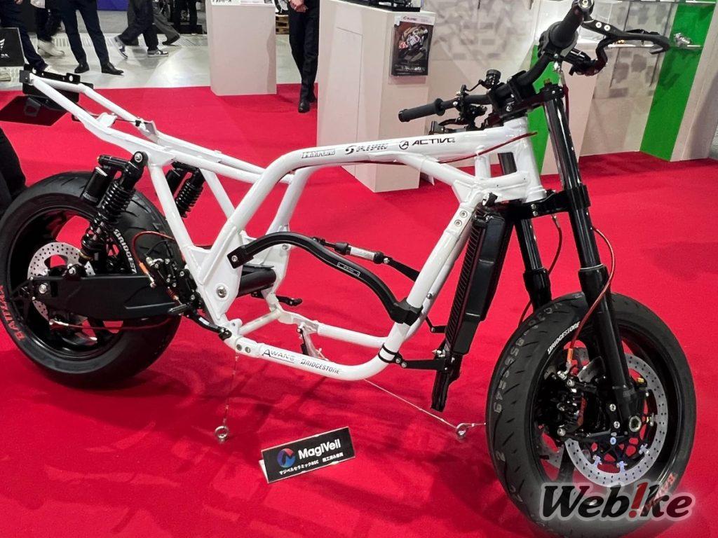ZRX1200 DAEG personnalisée et base « Skeleton » pour la machine T.O.T. par ACTIVE ! [Salon de la moto de NAGOYA 2025]
